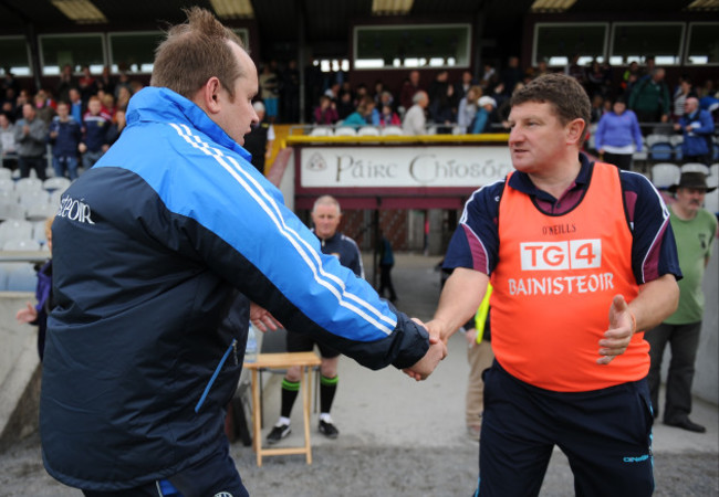 Gregory McGonigle and Kevin Reidy shake hands at full time