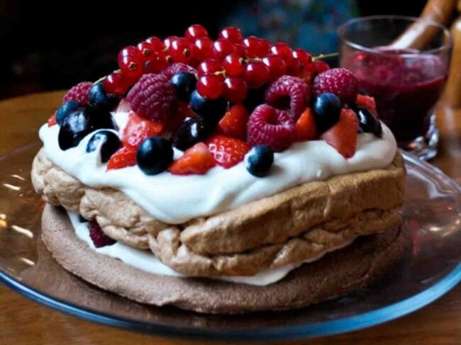 australia-many-australians-opt-for-a-light-pavlova--or-berry-dessert--after-dinner-instead-of-a-heavy-christmas-pudding-or-cake-pavlova-is-similar-to-a-large-meringue-that-has-been-topped-with-fresh-cream-and-be