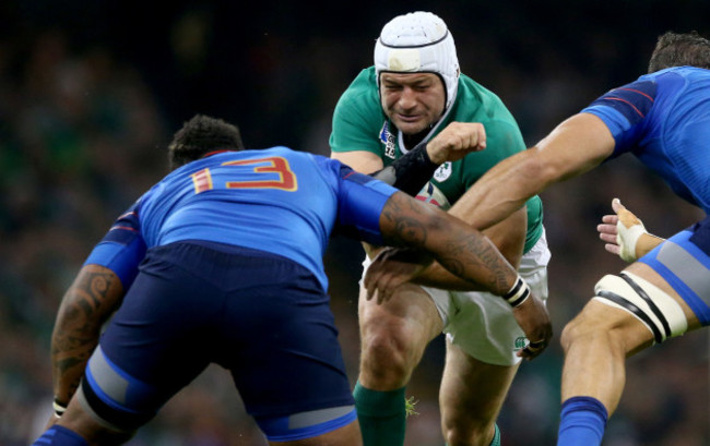 Mathieu Bastareaud and Yoann Maestri tackle Rory Best