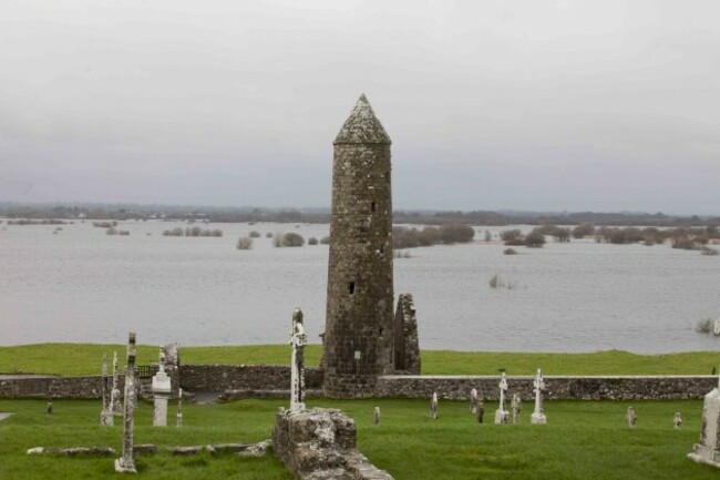 14/12/2015. Floods Shannonbridge. The swollen Shan