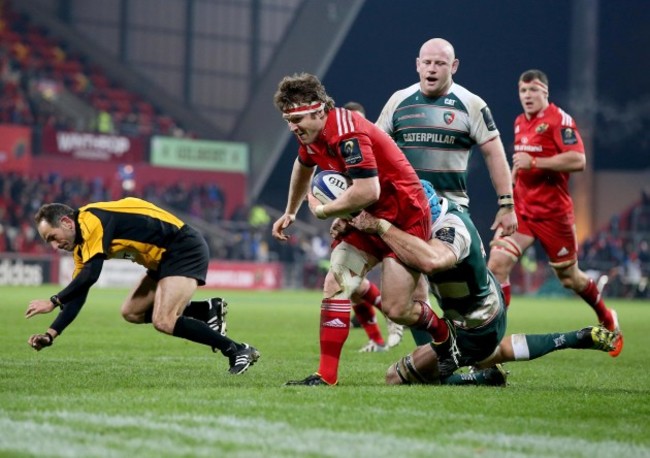 Mike Sherry scores a try despite Graham Kitchener