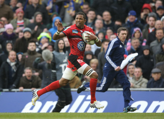 elon Armitage scores a try