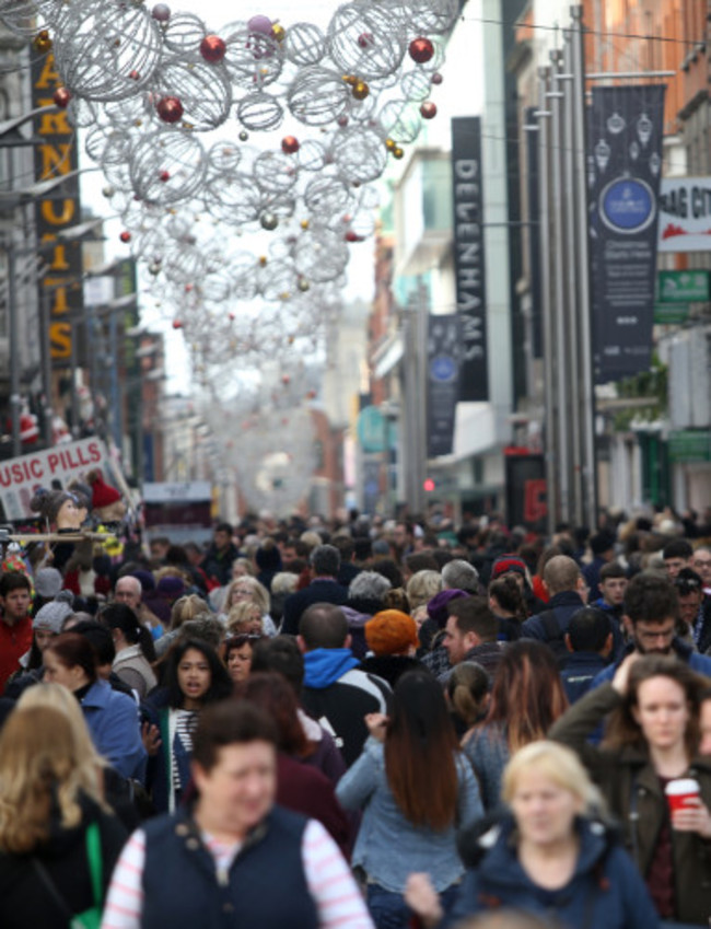 19/12/2015. Pictured shoppers on the last Saturday