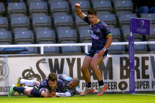 Danie Poolman scores his side's first try