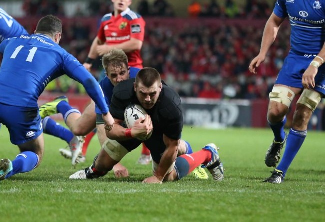 CJ Stander scores a try after losing his jersey