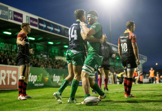 Danie Poolman celebrates with Eoghan Masterson after he scored his side's second try