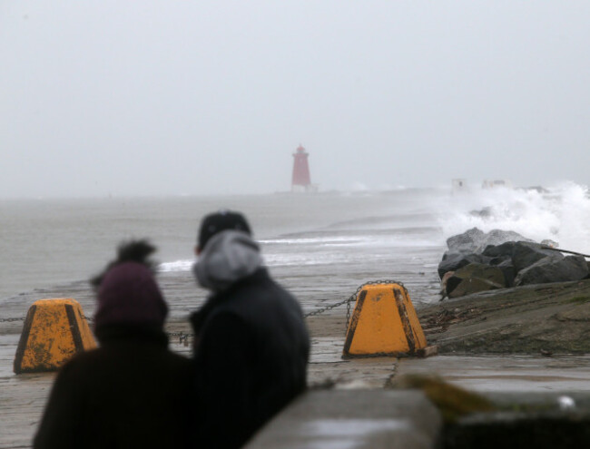 28/12/2015. Stormy Weather. Pictured people watch