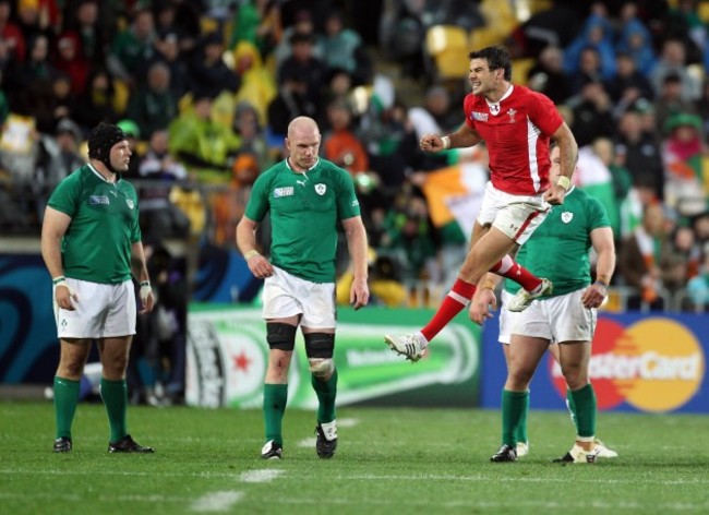 Mike Phillips celebrates around a dejected Paul O'Connell, Mike Ross and Cian Healy