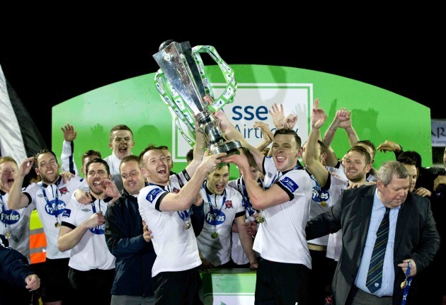 Stephen O'Donnell and Andy Boyle raise the SSE Airtricity trophy