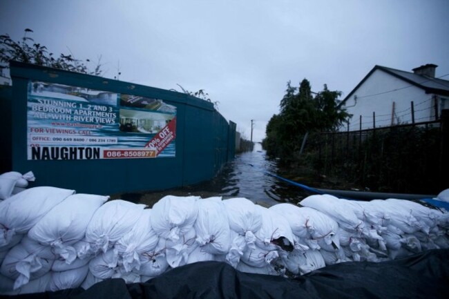 4/1/2016. Storm Frank Athlone. A for sale sign out