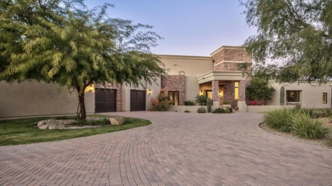 sarah-palins-gigantic-arizona-ranch-is-now-up-for-sale-hitting-the-market-for-24-million