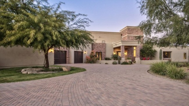 sarah-palins-gigantic-arizona-ranch-is-now-up-for-sale-hitting-the-market-for-24-million
