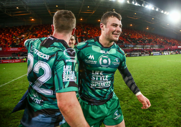 Jack Carty and Robbie Henshaw celebrate after the game