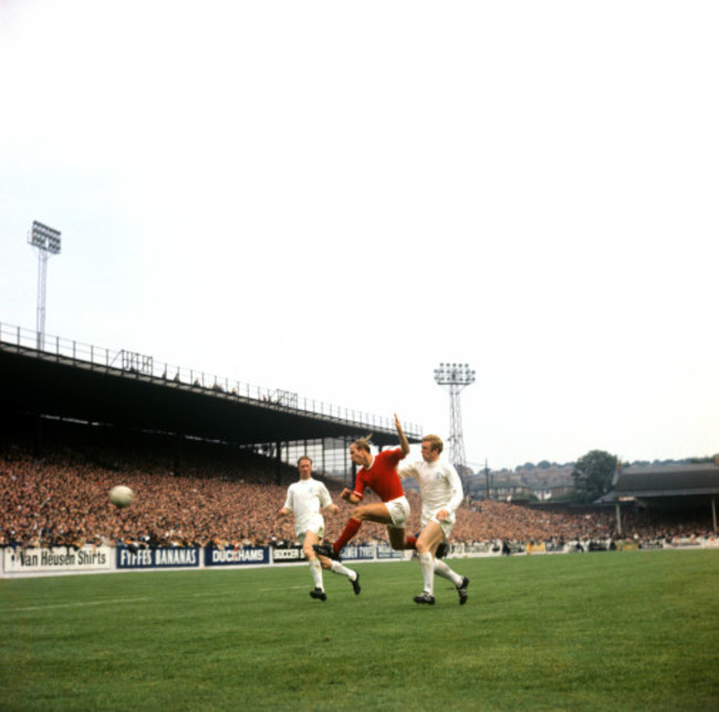 Soccer - Football League Division One - Leeds United v Manchester United - Elland Road