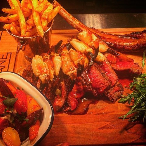 #SurfnTurf #TomahawkTime #sunday 20 oz Tomahawk steak, garlicky crab claws, 2 sides 40€ served every SUNDAY AND MONDAY