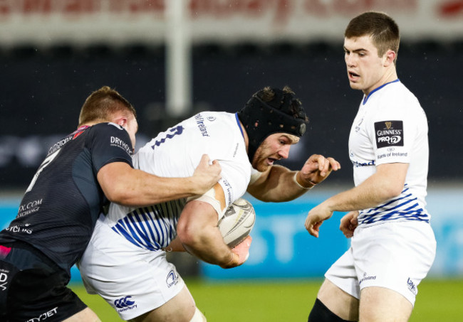 Sean O'Brien is tackled by Sam Underhill