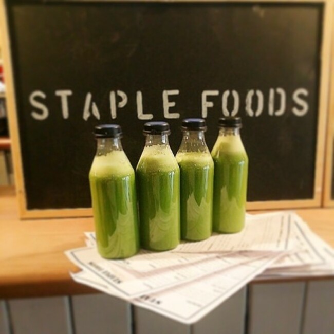 Fresh spinach, broccoli, celery, cucumber, lemon, apple and ginger juice! Available from 8am!