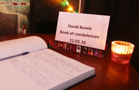 11/01/2016. David Bowie - Tribute. Pictured a Book