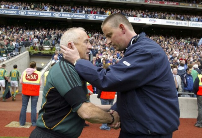 Sean Boylan and Paul Caffrey shake hands 5/6/2005