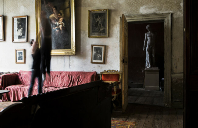 Crumbling Grandeur Lift