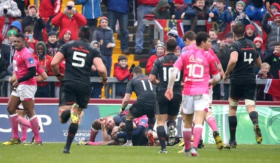 Keith Earls celebrates his try