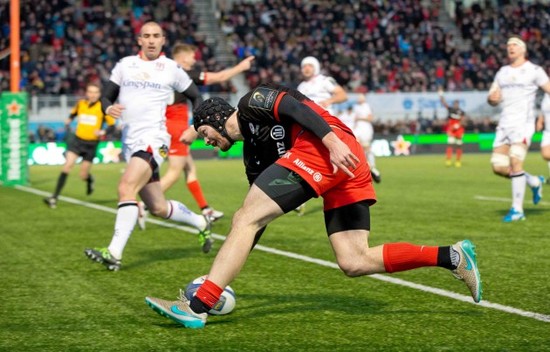 Duncan Taylor scores a try