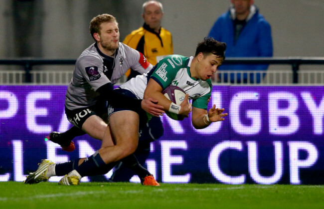 Rory Parata scores the opening try