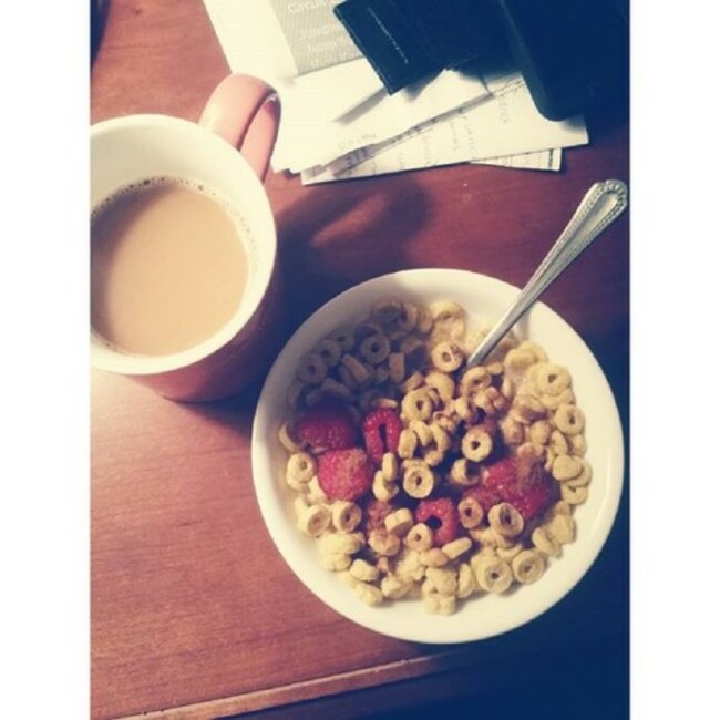 Rest day at it's best! (especially when I got maybe 5 hours of sleep) #kashihearttoheart #cereal #allthecoffee #monday