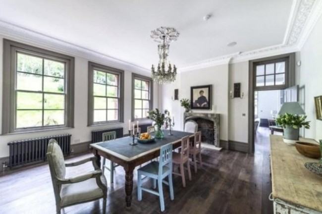 the-nineteenth-century-home-underwent-an-extensive-renovation-at-the-hands-of-interior-designer-paula-barnes-and-her-husband-matthew