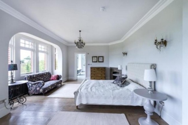 the-residence-was-formerly-home-to-sir-arthur-conan-doyle-and-doctor-whos-tom-baker