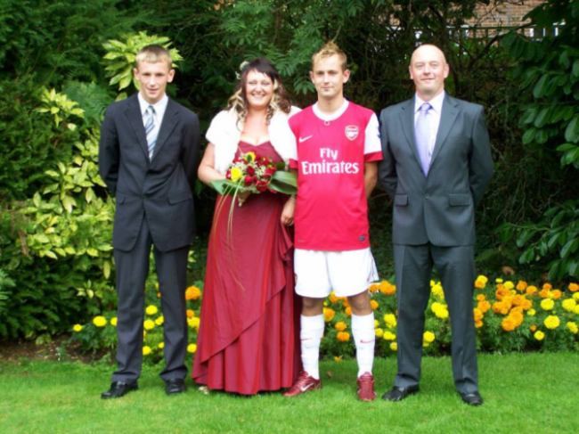 arsenal-fan-wedding-full-kit-650x488