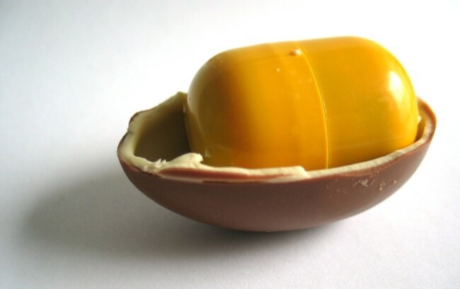 Kinder_Surprise_halved