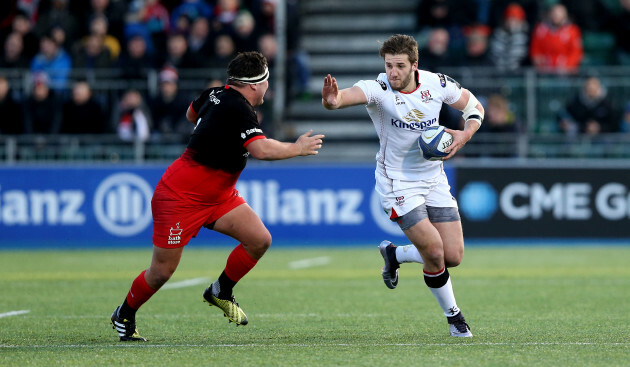 Stuart McCloskey hands off Jamie George