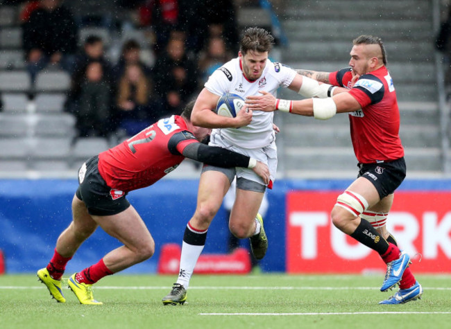 Stuart McCloskey is tackled by Eamonn Sheridan and Maurie Fa'asavalu