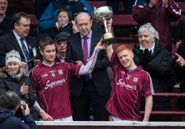 Gary OÕDonnell and Adrian Varley lift the cup