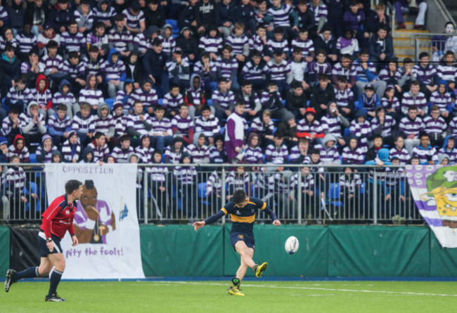 Daniel Courtney kicks a penalty