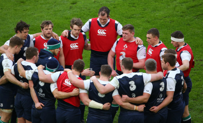 Simon Easterby speaking to the players