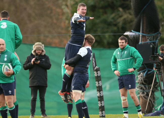 Donnacha Ryan lifted by Jamie Heaslip