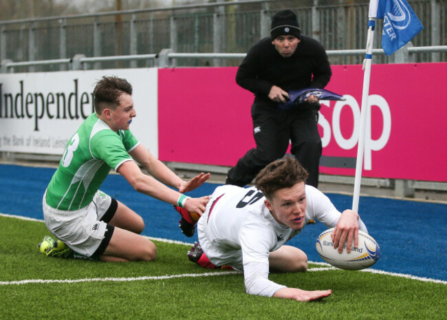 Samuel O'Dowd scores a try