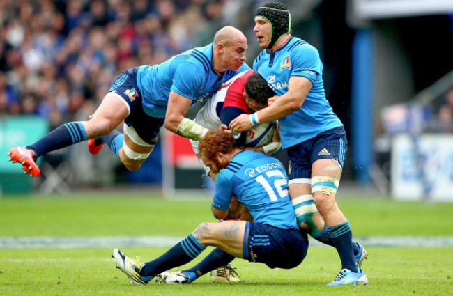 Sergio Parisse, Gonzalo Garcia and Francesco Minto tackle Damien Chouly