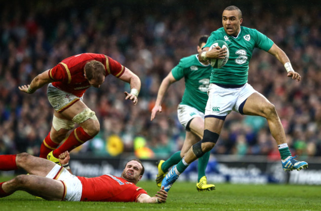 Simon Zebo gets past Alun Wyn Jones and Jamie Roberts