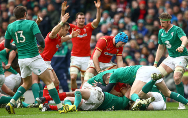 Taulupe Faletau scores his side's first try