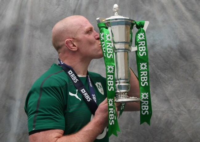 Paul O&Otilde;Connell with the trophy