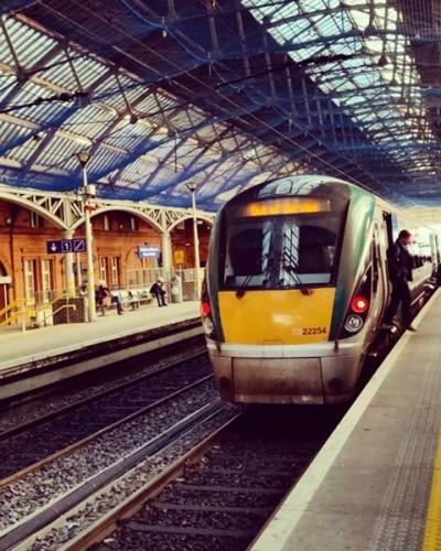 ready for dep. to 'out of service' Greatings from my dear friend and juniorspotter @jenssimmons from dublin... 1st #pearsestation #instatrain #instarail #train #dublin #irishrail #Eisenbahnbilder #trains_of_our_world #pocket_rail #railways #regionaltrain #trainstation #train_photography #daily_crossing #tv_transport #hdr_transports