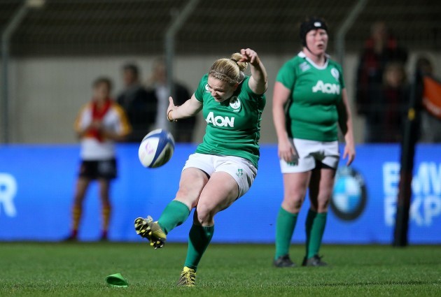 Niamh Briggs kicks a penalty