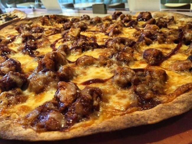It may be snowing, but it's always #BBQ season at #SKINNYPIZZA! #SKINNYHICKORY #healthy #eatclean #PureGoodness #nomnom #foodporn #longislandeats #yum #healthy #instafood #foodgasm #instagood #sharefood #eathealthy #instafoodie #foodie #eatingfortheinsta #EEEEEATS #longisland #pizzalove #bbqpizza