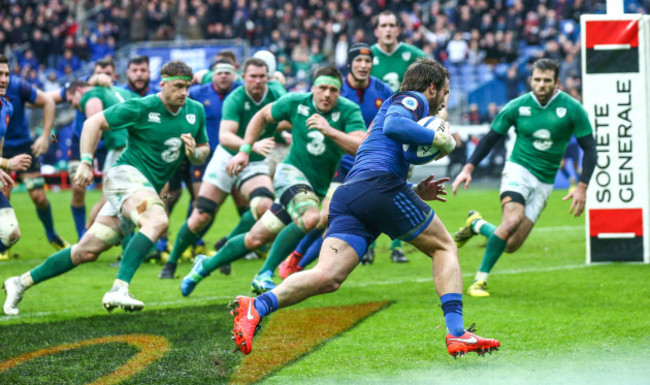 Maxime M&eacute;dard scores his sides first try