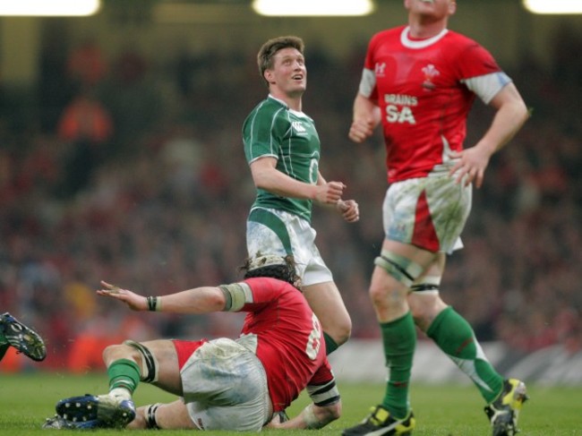 Ronan O'Gara scores a drop goal to win the game