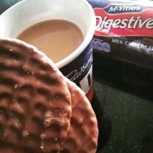 Sod it I'm having two! Apologies to all you lovely #cleaneaters out there ... need to get out of this bad habit of wanting a sweet snack & a cuppa at this time of day! #chocolatedigestives #needanalternative