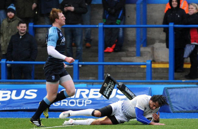 Isa Nacewa scores a try